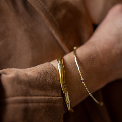 Laila Hammered Garnet Stone Bangle 
